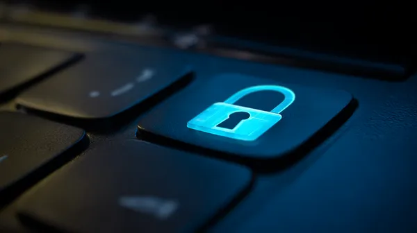 উজ্জ্বল লগইন প্রম্পটে আলোকিত একটি ল্যাপটপ—যা 456BDD–এর সুরক্ষিত প্রবেশব্যবস্থাকে নির্দেশ করে।